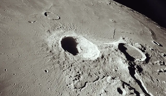 La nueva fuente de agua en la Luna se halla en cristales que se ubican en los cráteres del satélite. Foto: referencial / NASA
