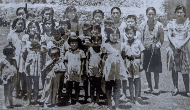 Grupo de personas en la exhacienda de Temixco cuando funcionaba como campo de concentración. Foto: Archivo General de la Nación de México