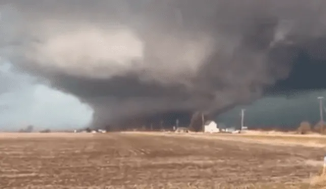 Se reportan cientos de heridos y edificios destruidos por feroz tornado en Estados Unidos. Foto: captura/witter