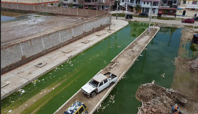 Aguas de lluvia y desagüe siguen en vías de Chiclayo. Foto: Clinton Medina/ La República