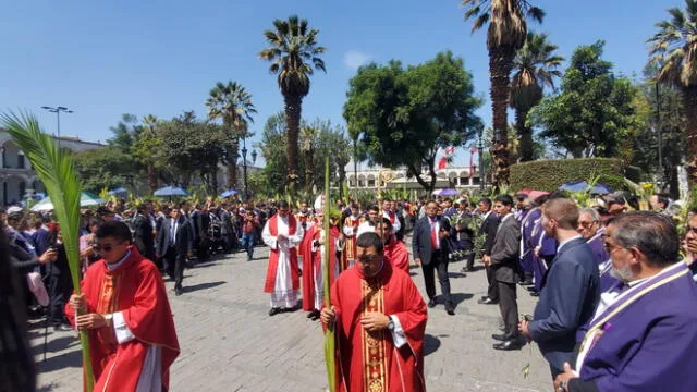 Domingo de Ramos se desarrolló en Arequipa junto con decenas de feligreses. Foto: Leonela Aquino / URPI-La República