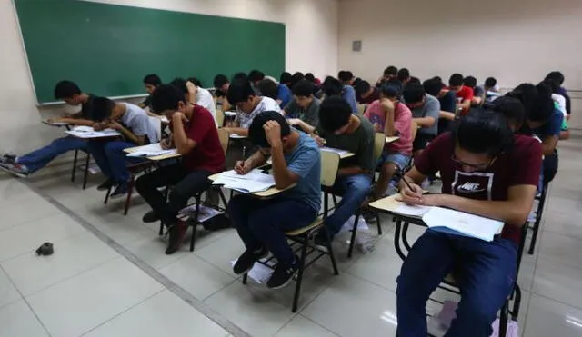 Jóvenes que fueron admitidos deberán acudir a la OCA para continuar el proceso. Foto: Andina