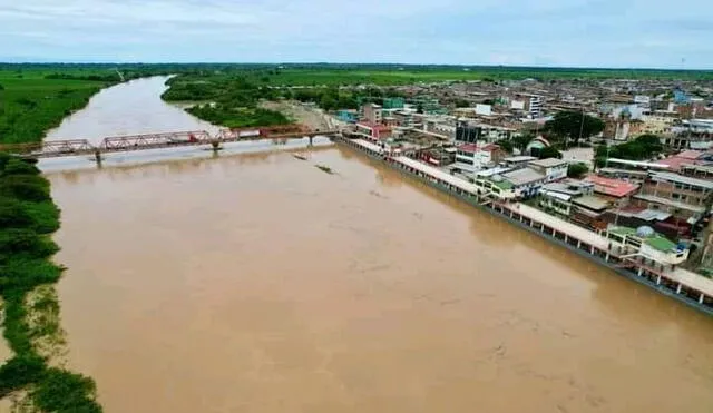 Río Tumbes ha pasado al umbral rojo ante las persistentes lluvias. Foto: Tumbesino Informa