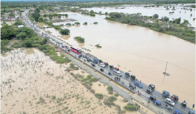 Accesos fueron bloqueados por crecidas de quebradas, y se esperan más lluvias. Foto: LA República