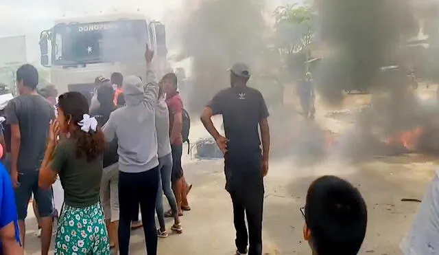 Pobladores queman llantas en señal de protesta. Foto: Agenda Sechurana