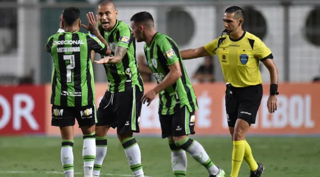 América Mineiro logró un gran triunfo en su debut contra Peñarol. Foto: EFE | Video: DSports