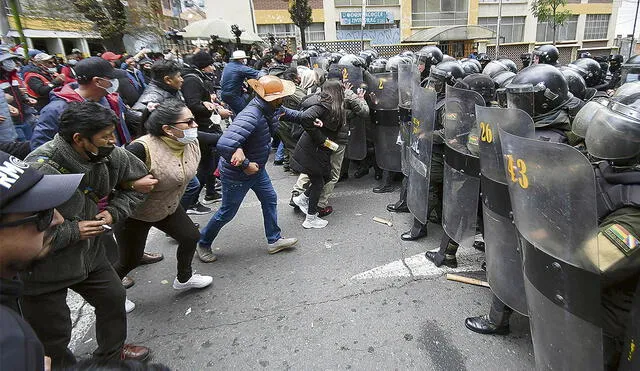 "Mi plata no se toca, carajo”. Fue el grito coreado por los manifestantes en todo el país. Foto: EFE