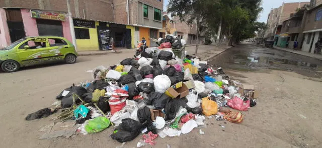 También se exige a pobladores a mejorar la evacuación de desperdicios para evitar mayor acumulación en las calles. Foto: Carlos Vásquez / La República