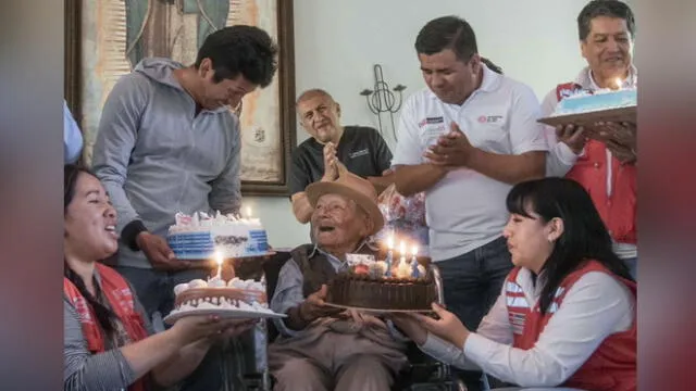 'Don Mashico' celebró 123 años con varios presentes y regalos. Foto: Pensión 65