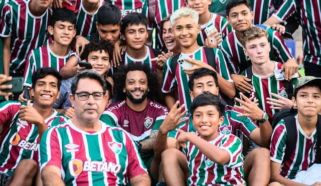 Los cracks del Fluminense conocieron a los chicos que entrenan en la academia peruana del tricolor. Foto: Fluminense