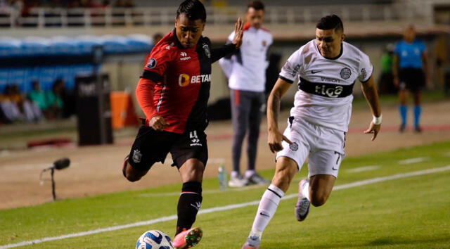 El rojinegro debutó en la Copa Libertadores frente al Decano en la UNSA. Foto: Rodrigo Talavera/La República