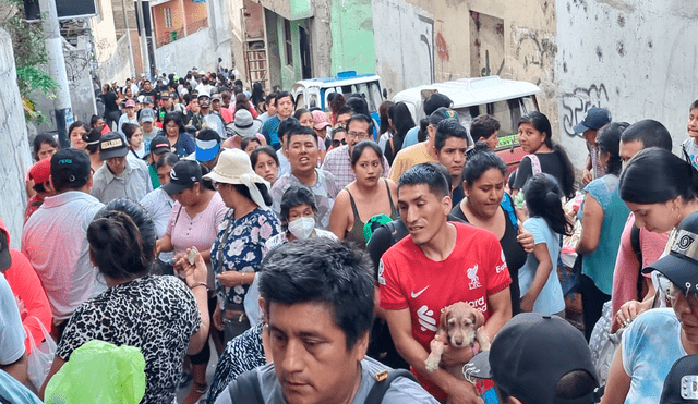 Muchos acuden con sus hijos, mascotas y parientes a realizar dicho recorrido. Foto y video: Vanessa Sandoval/La República