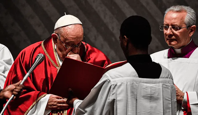 El papa seguirá el vía crucis de esta noche desde su residencia en el Vaticano. Foto: AFP