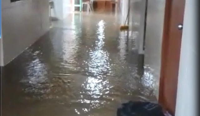 El Centro de Salud de Catacaos colapsó con las lluvias. Foto: Miguel Palacios