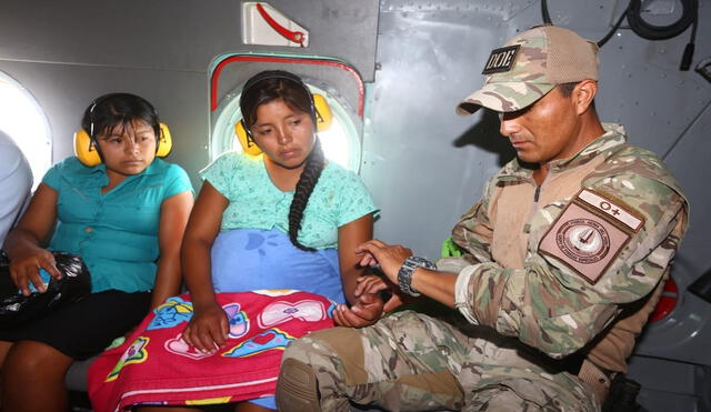 Gestante es rescatada en helicóptero de la Fuerza Aérea. Foto: Juan Nunura