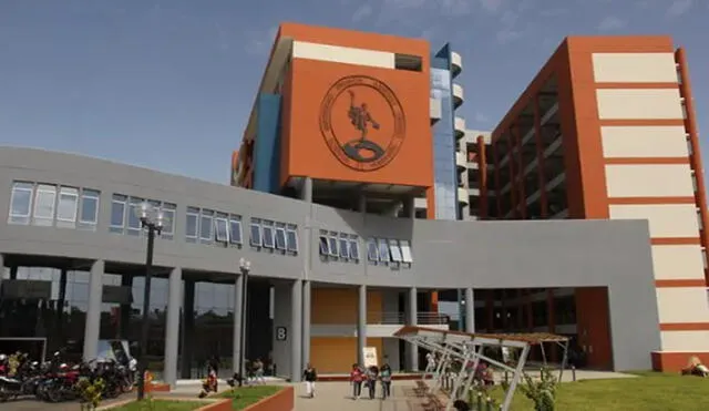 Según los estudiantes, anteriormente en un aula se ubicaban 40 a 50 estudiantes, ahora solo han contemplado a 20. Foto: Infomercado