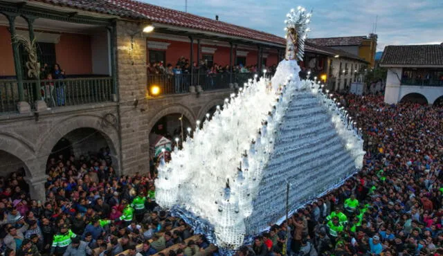 La procesión inició en la madrugada del domingo 9 de abril. Foto: Andina