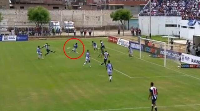 Alianza Lima reclamó penal por esta jugada. Foto: captura de Liga 1 Max | Video: Liga 1 Max