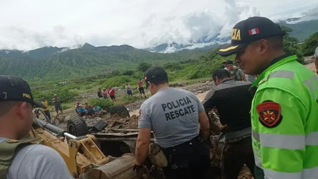 Agentes de rescate hallan cuerpo de víctima arrastrado por huaico. Foto: PNP