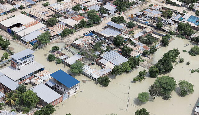 Inundaciones por lluvias extremas. Hay miles de afectados en diversos distritos de Piura. Alcaldes señalan que no cuentan con el apoyo del Ejecutivo. El MEF dice que tienen recursos. Foto: Sepres