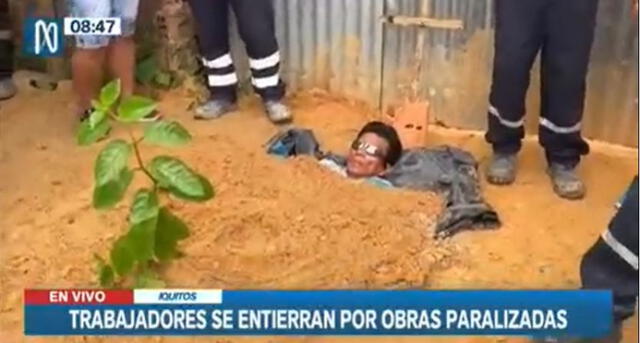 Obreros reclaman de manera muy peculiar en Iquitos. Foto: Captura de Canal N