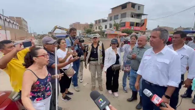 La población exigió al titular de Produce más apoyo para Lambayeque. Foto: captura video/ Rosa Quincho/ La República - Video: Rosa Quincho/ La República