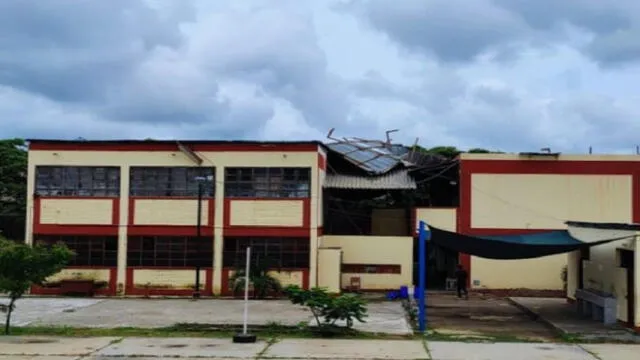 Techo de colegio se cae a consecuencia de los vientos. Foto: Diario La Hechicera - Video: Diario La Hechicera