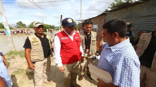 Ministro recorre zonas afectadas por las intensas lluvias. Foto: Ministerio de Defensa