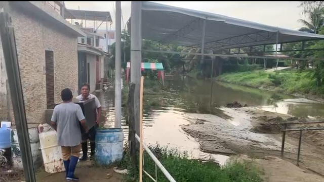 Las familias no pueden continuar en sus viviendas debido al colapso de las redes de alcantarillado. Foto: Almendra Ruesta/La República