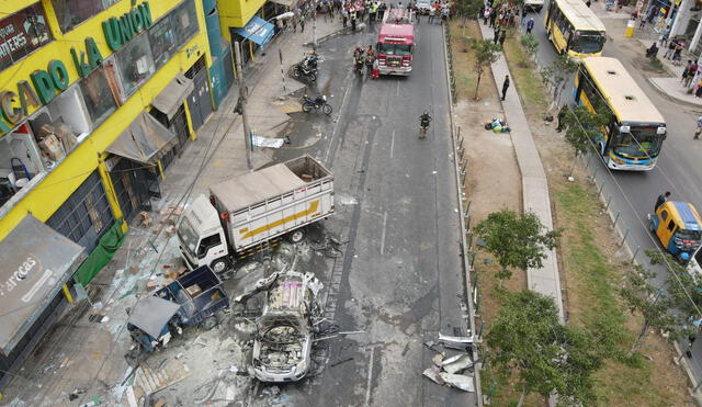 El conductor no se encontraba en su auto al momento de la explosión. Foto: Bella Alvites/ La República