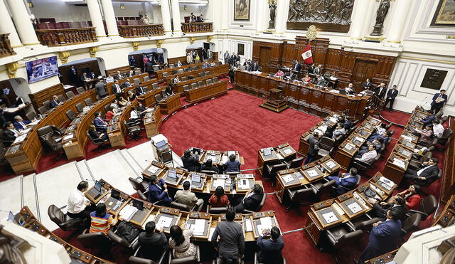 Escándalo. Las denuncias de recortes de salarios en el Legislativo suceden periodo tras periodo. Y, hasta ahora, este poder no hace nada para remediarlo. Foto: Antonio Melgarejo/La República