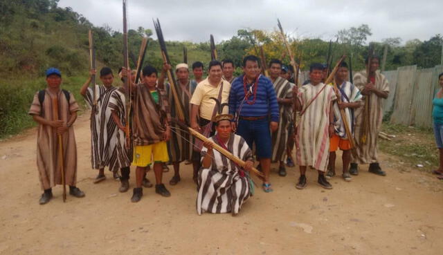 El líder indígena Santiago Contoricón (al centro) fue asesinado el 8 de abril de 2023. Foto: Facebook Santiago Contoricón