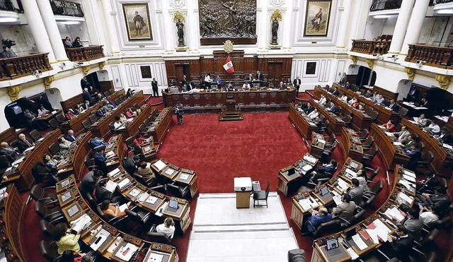 Sesiones. Pleno comenzó la tarde de ayer y se prolonga hoy, con diversas iniciativas a debatir y votar, algunas controvertidas, entre diversos temas. Foto: Antonio Melgarejo/La República