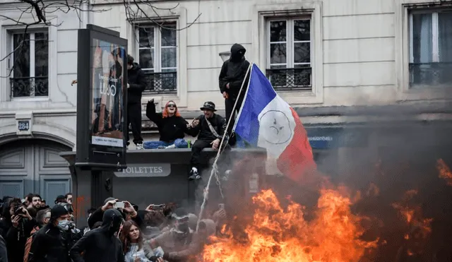 Francia vivió el jueves 13 de abril la duodécima jornada de protestas y huelgas contra esta reforma. Foto: EFE