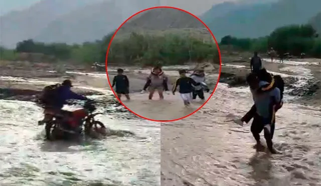 Algunos niños atraviesan el río en el hombro de sus padres y otros son llevados en moto. Foto: composición LR/captura de "Latina noticias" - Video: "Latina noticias"