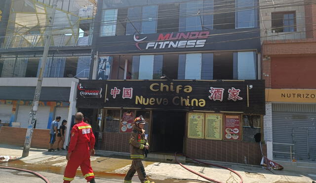 Todos los ocupantes del chifa y el gimnasio fueron evacuados. Foto: Sergio Verde/URPI-La República