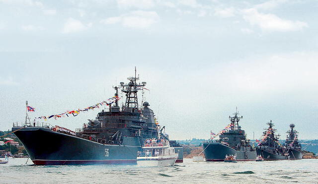 Flota rusa. Destructores, cruceros y acorazados participarán en las maniobras con fuego real en la península de Kamchatka.