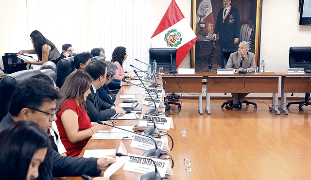 Dirigentes políticos. En lugar de proponer mejoras para la transparencia de los fondos que reciben, dirigentes de partidos acudieron al Congreso para oponerse a iniciativas en el reglamento. Foto: difusión