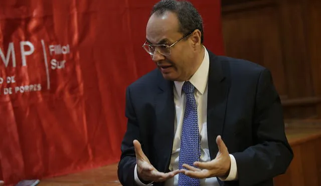 En Arequipa. Luis Carranza llegó a Arequipa para presentar libro que aborda la necesidad de infraestructura en el país. Eso mejorará calidad de vida. Foto: La República.