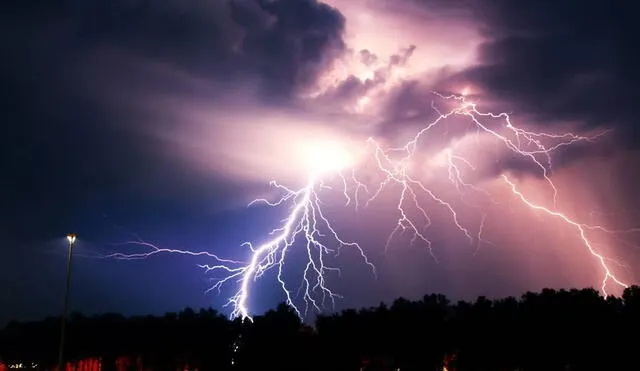 En la misma semana un joven perdió la vida por otro impacto de rayo.  Foto: referencial/Shutterstock