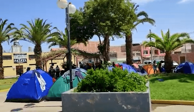 Extranjeros ocupan espacios públicos en Tacna. Foto: La República