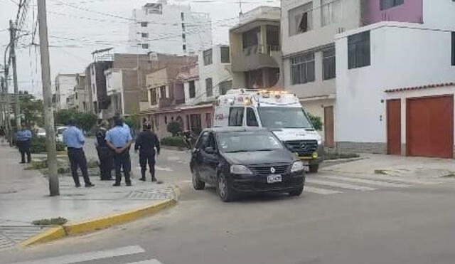 Ambulancia de Samu traslado a joven mujer a una clínica local. Foto: Facebook/ Eduardo Goicochea