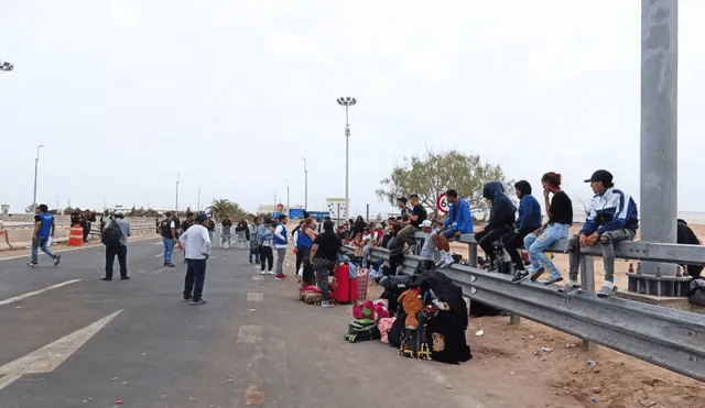 Migrantes en la frontera entre Perú y Chile. Foto: Liz Ferrer/La República.