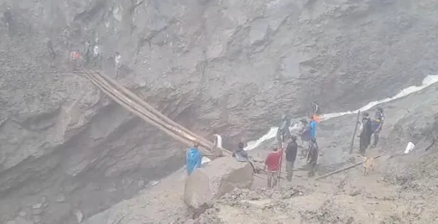 Los pobladores de Canchaque instalaron un viaducto para comunicarse con caseríos y distritos. Foto: captura video/ La Mega Stereo Canchaque