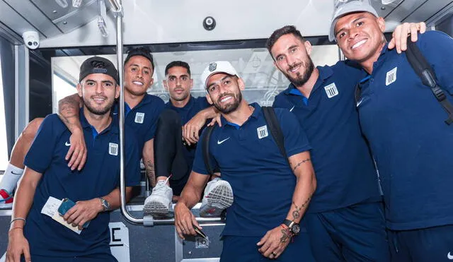 Los blanquiazules ya partió a Paraguay para el duelo ante Libertad. Foto: Twitter Alianza Lima