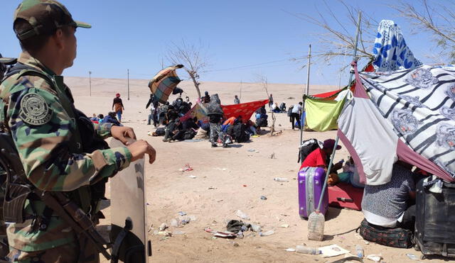 A diario. Extranjeros buscan ingresar a Perú desde Chile. Foto: La República