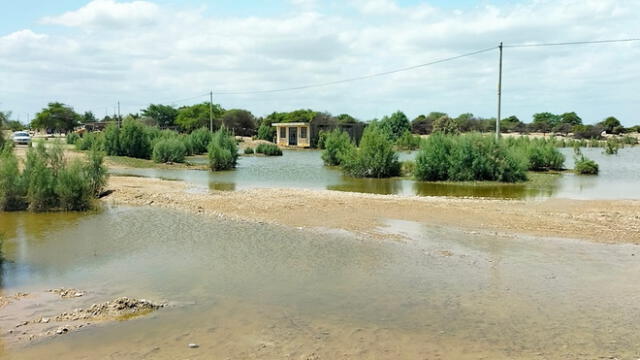 Río Piura se inundó en Chutuque. Foto: Juan Nunura