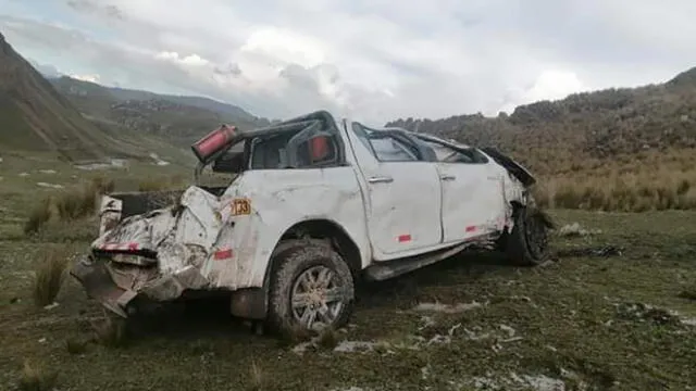 Vehículo siniestrado en carretera de Puno. Foto: PNP