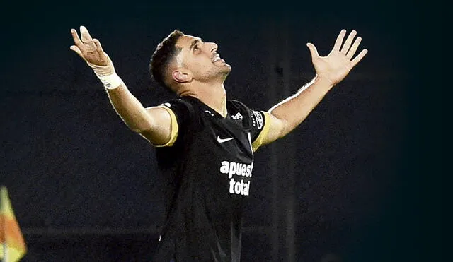 Festejo merecido. El ‘Jeque’ puso su cuota goleadora para el 2-0 con un golazo que lo celebró con los brazos abiertos y mirada al cielo. Foto: AFP