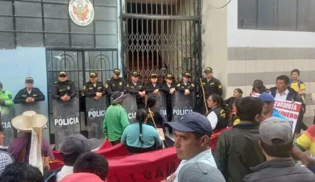 Los ronderos exigen la destitución del nuevo subprefecto. Foto: Diario Uno